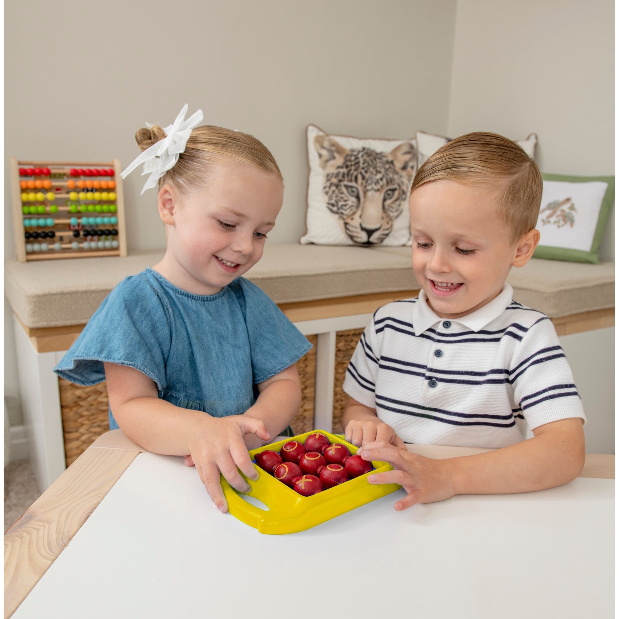 Noughts and Crosses Pick and Play Set